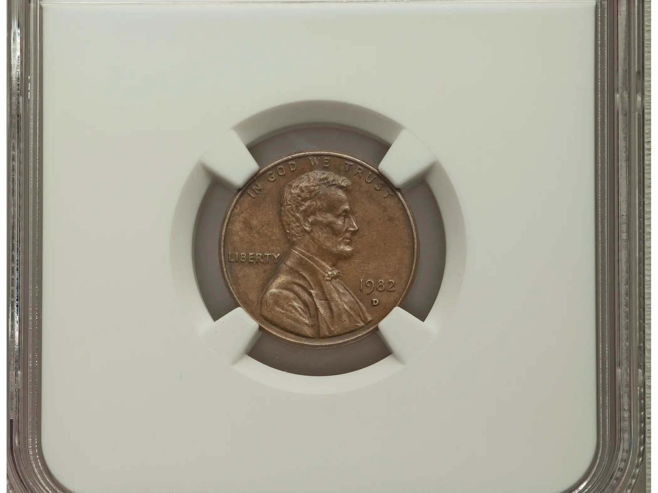 1982-D penny date and mint mark close-up showing small date typography — curved '2' base and D mint mark position below date